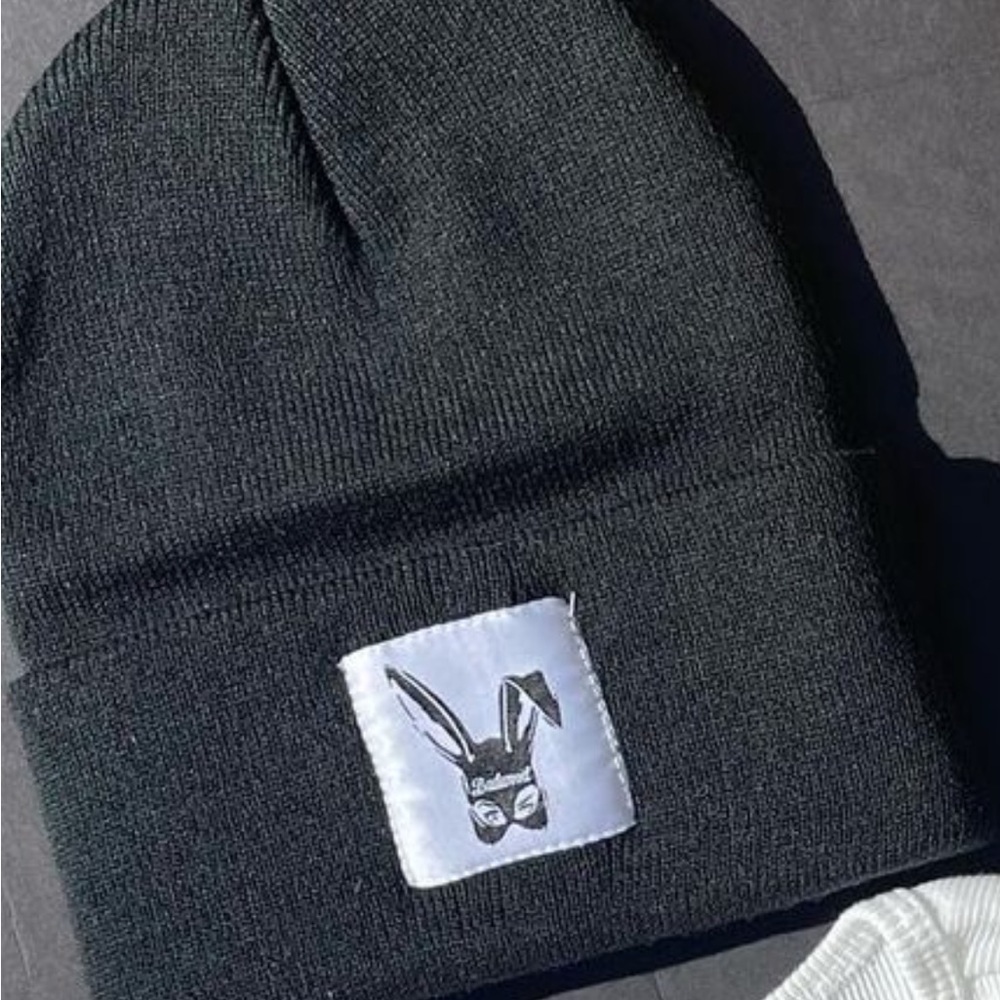 not for sale, looking for someone selling this hat! mine got stolen